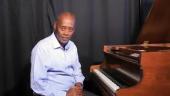 Coronavirus. Pianista etiope suona per Italia: Siamo con voi