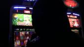 Dipendenza dal gioco: il video racconto nel mondo delle slot machine dell'Aquila 
