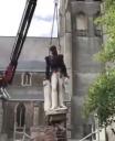 Belgio, proteste anti-razziste abbattono la statua di Re Leopoldo 