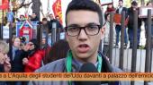 L'Aquila, protesta degli studenti universitari all'Emiciclo