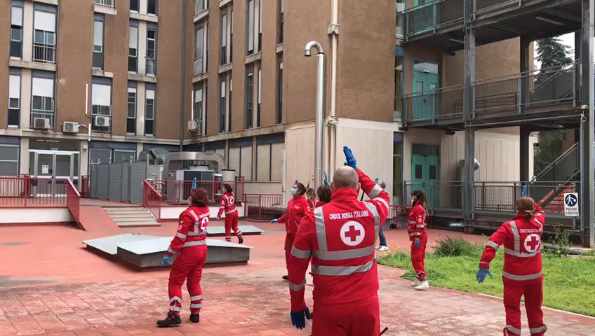 Coronavirus. Puglia flashmob CRI per bimbi Pediatrico Bari