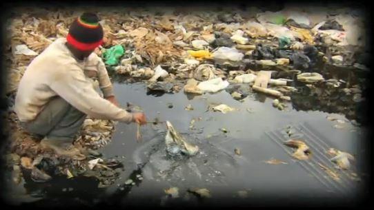 La storia di Rose Wanjiru nella discarica di Dandora