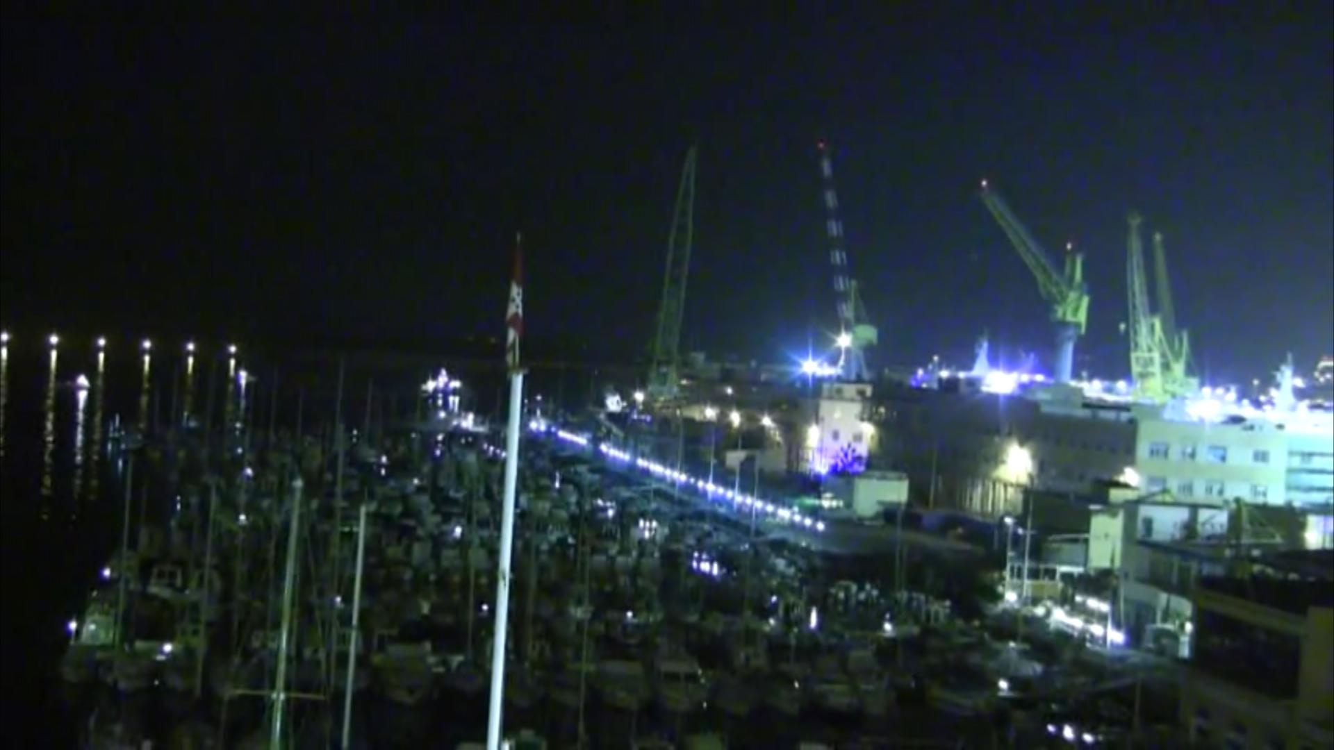 Tragedia a Genova, sette le vittime. Continua la corsa per cercare i dispersi