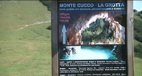 Vescovi in grotta monte Cucco