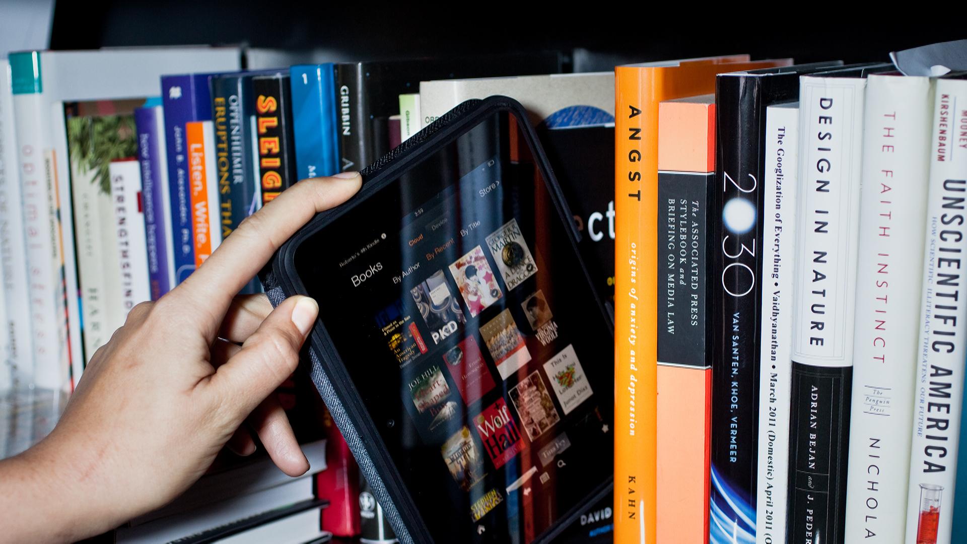 I libri al tempo degli ebook, un'esperienza sensoriale