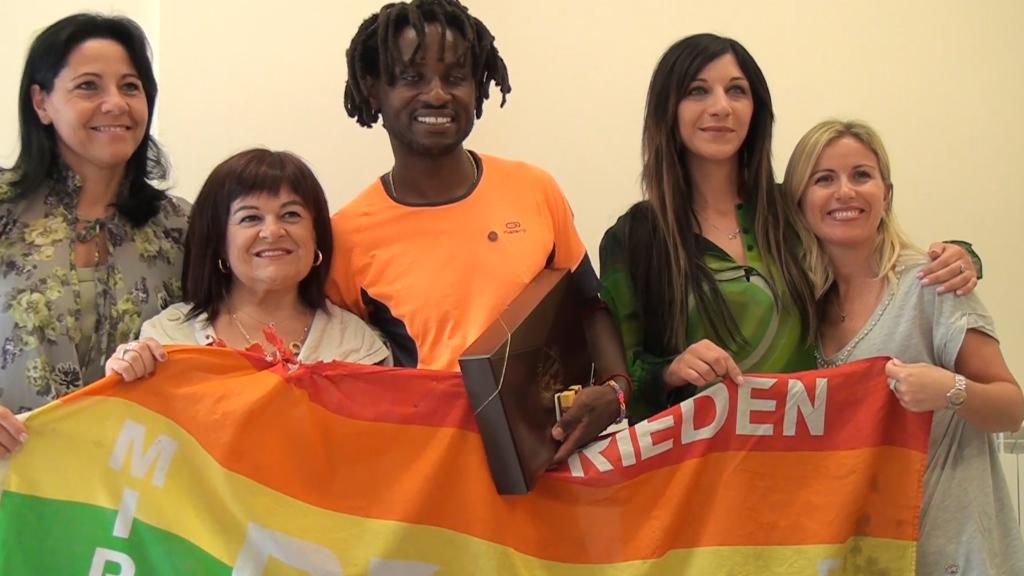 Peace walking man fa tappa a L'Aquila