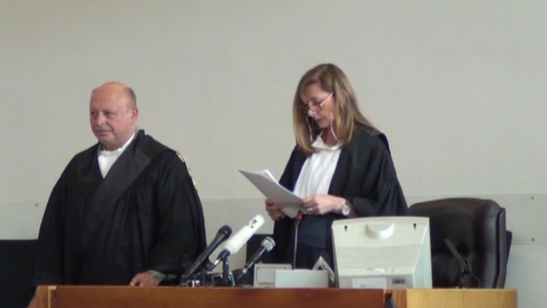 Sentenza Cucchi: condannati solo i medici. Rabbia dentro e fuori l'aula