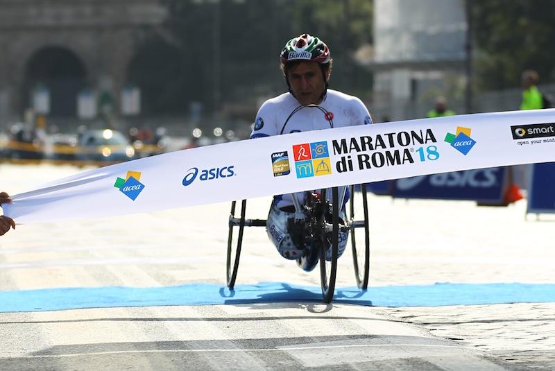 Maratona di Roma, grande festa per le strade della capitale.